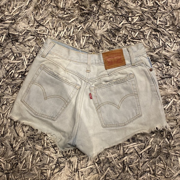 Levi’s High Waisted Shorts - Picture 1 of 6